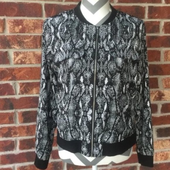 Calvin Klein Jackets & Blazers - Calvin Klein two-piece top (1034)🦋